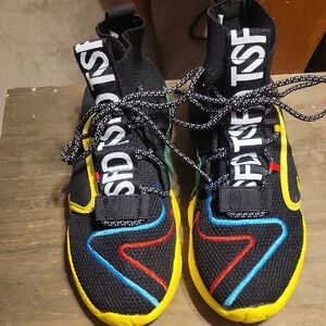 Black and Yellow Athletic Sneakers with Breathable Mesh and Cushioned Midsole